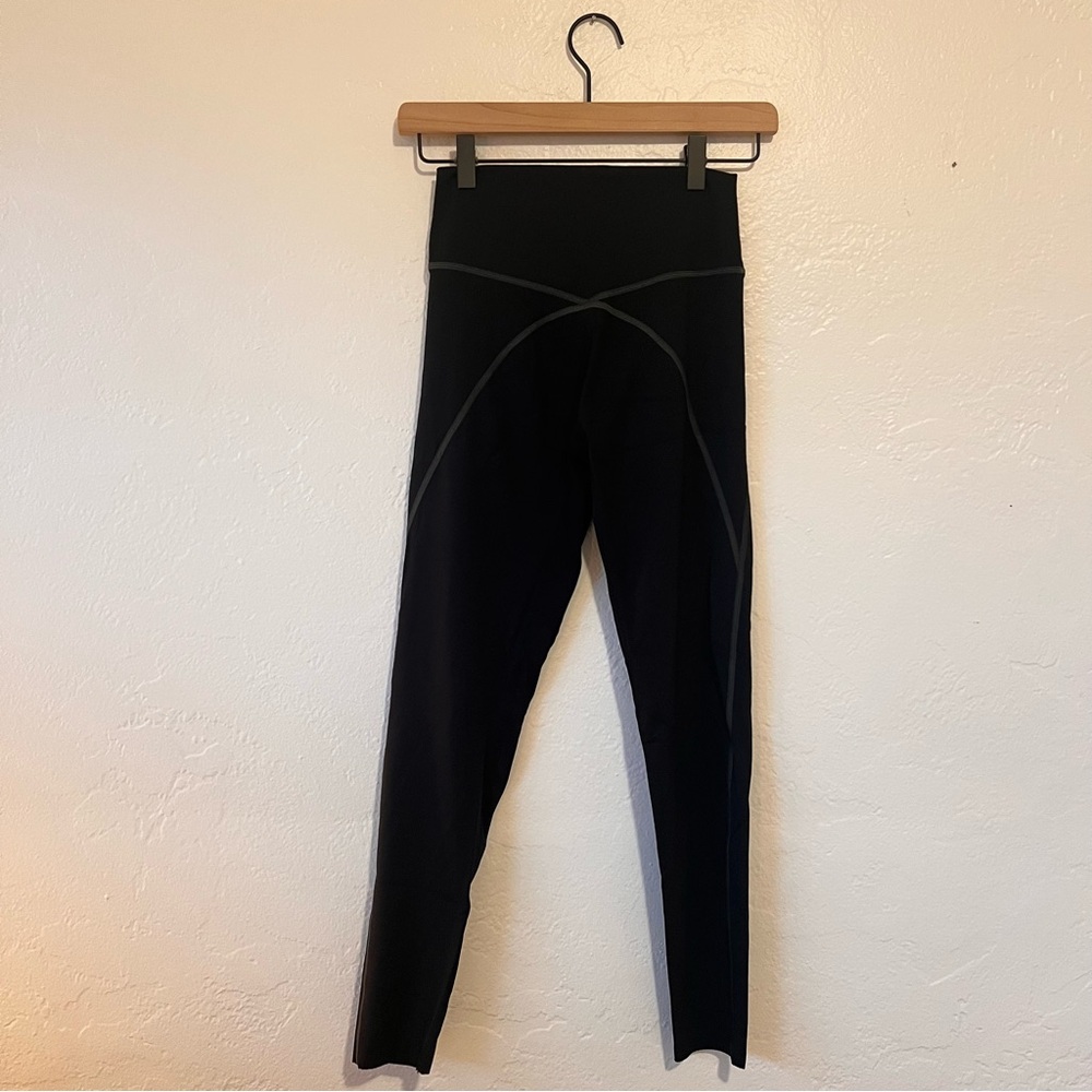 offline by aerie black leggings !!